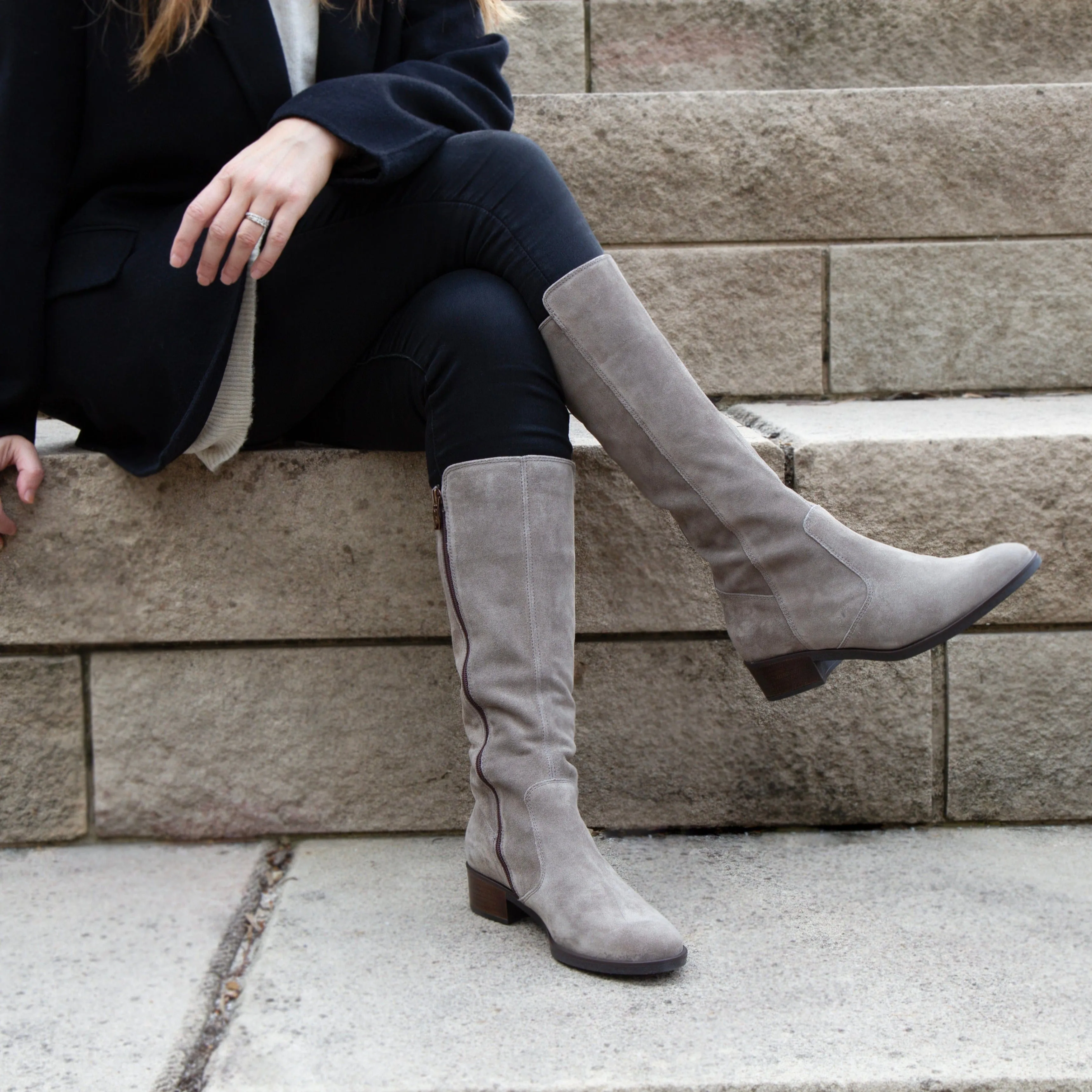22215 Taupe Suede
