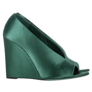 Burberry Prorsum Shoreham 110 Wedge Peep Toe Pumps in Green Satin