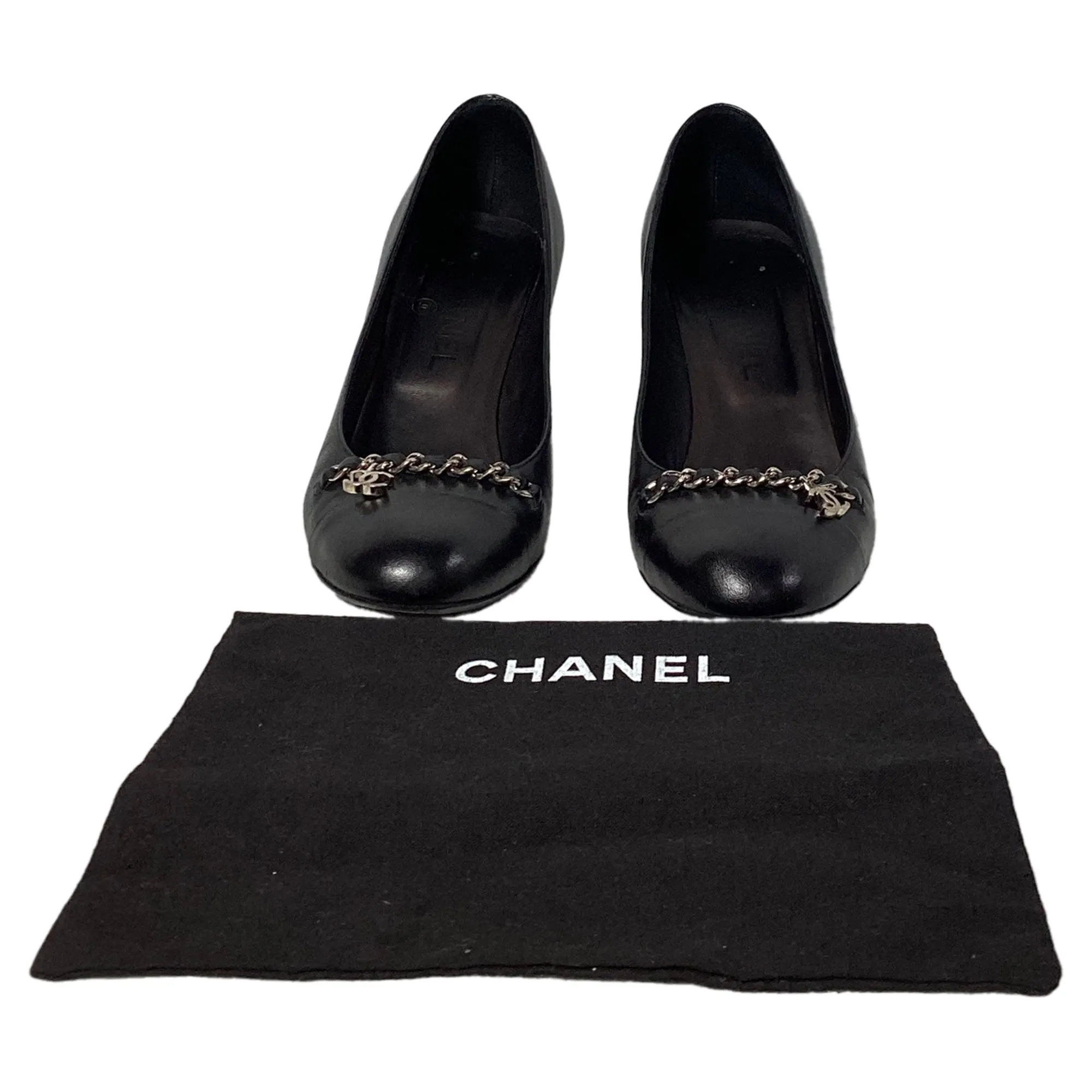Chanel CC Chain Detail Pumps in Black Leather