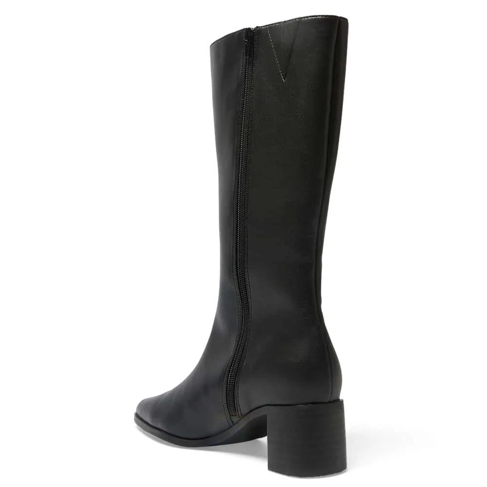 Everest Boot in Black Smooth