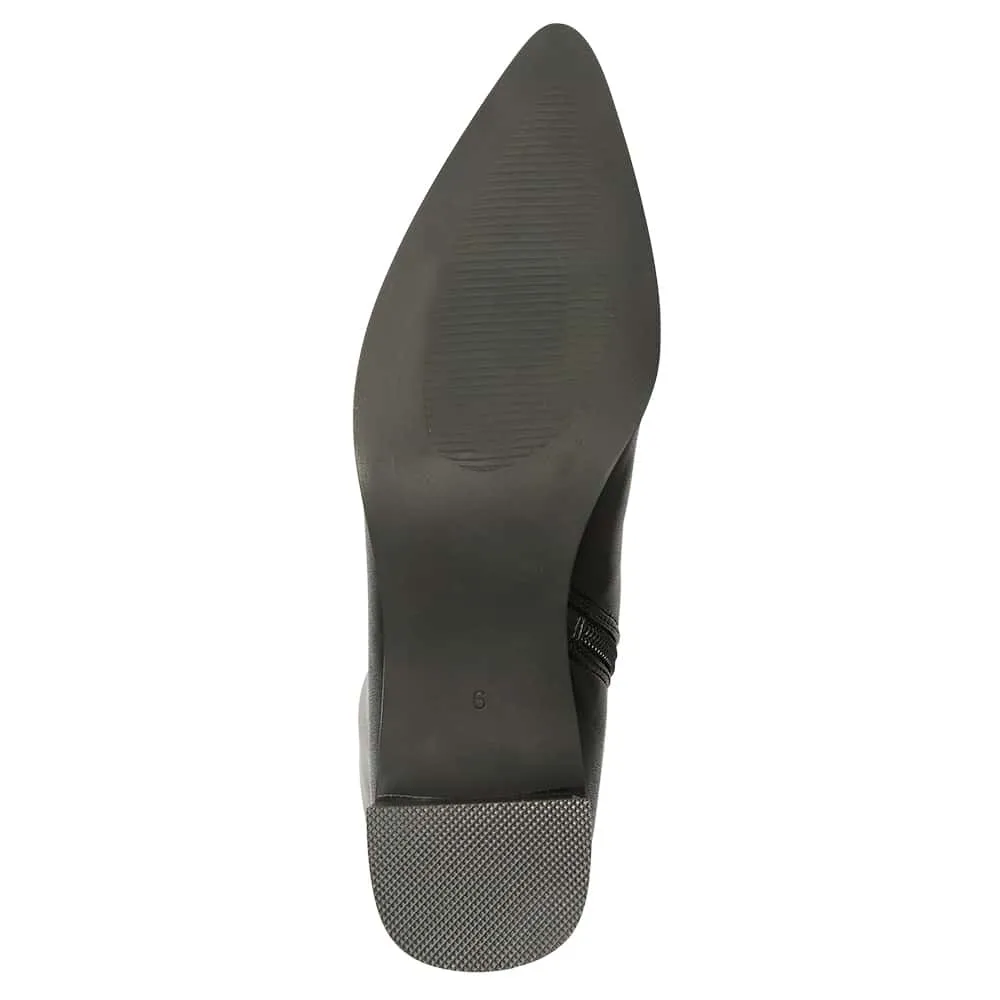 Everest Boot in Black Smooth