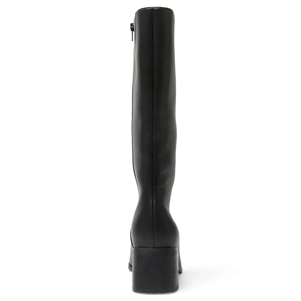 Everest Boot in Black Smooth