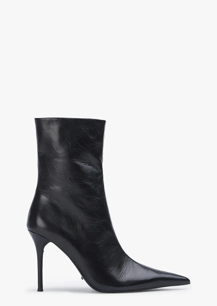 Iris Black Vintage