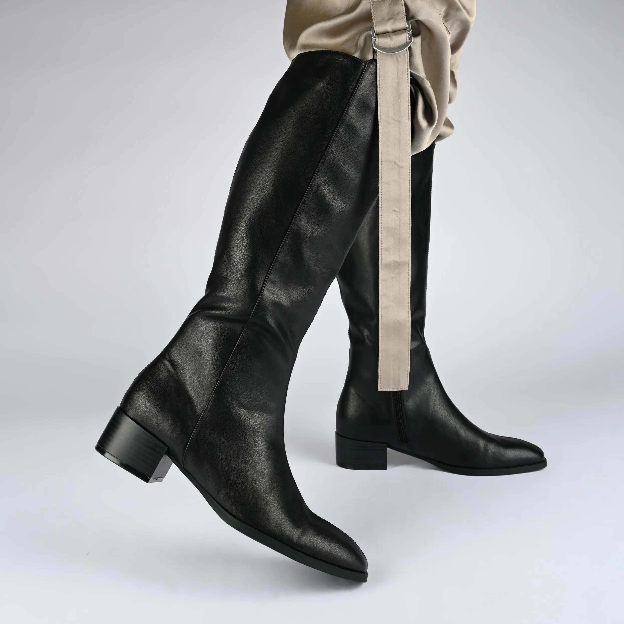 Journee Collection Women's Tru Comfort Foam Devri Boots