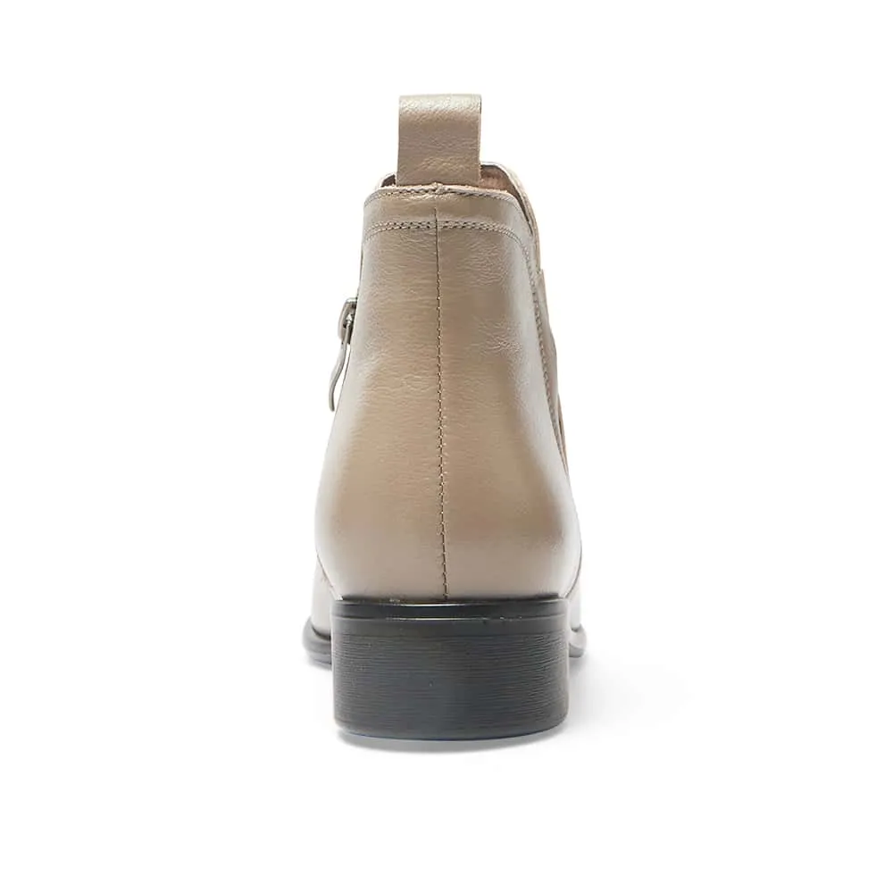 Lance Boot in Taupe Leather