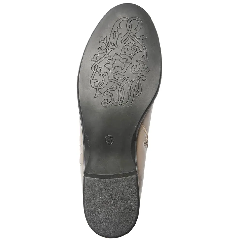 Lance Boot in Taupe Leather