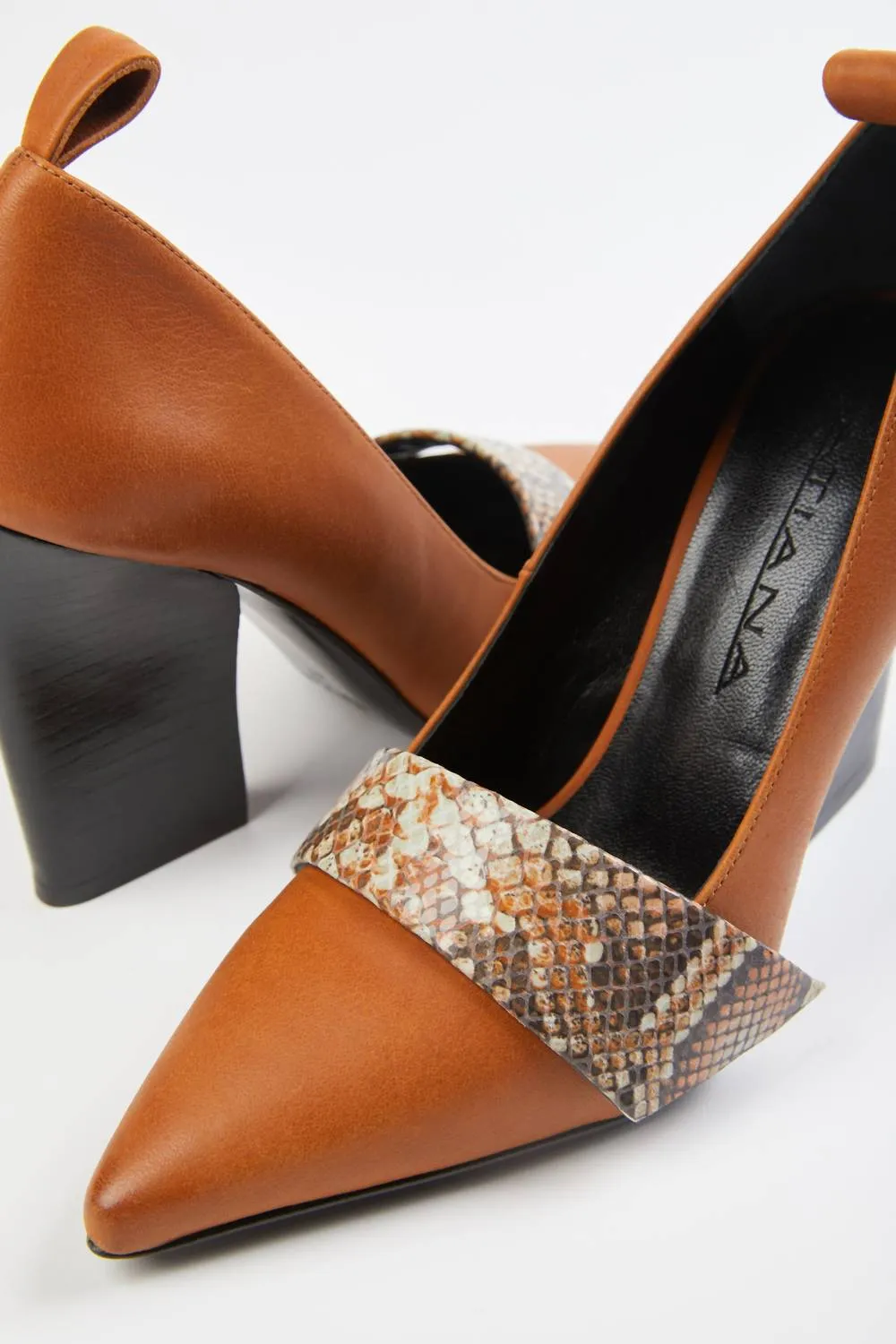 Nine 2 Fiver High Heel In Tan