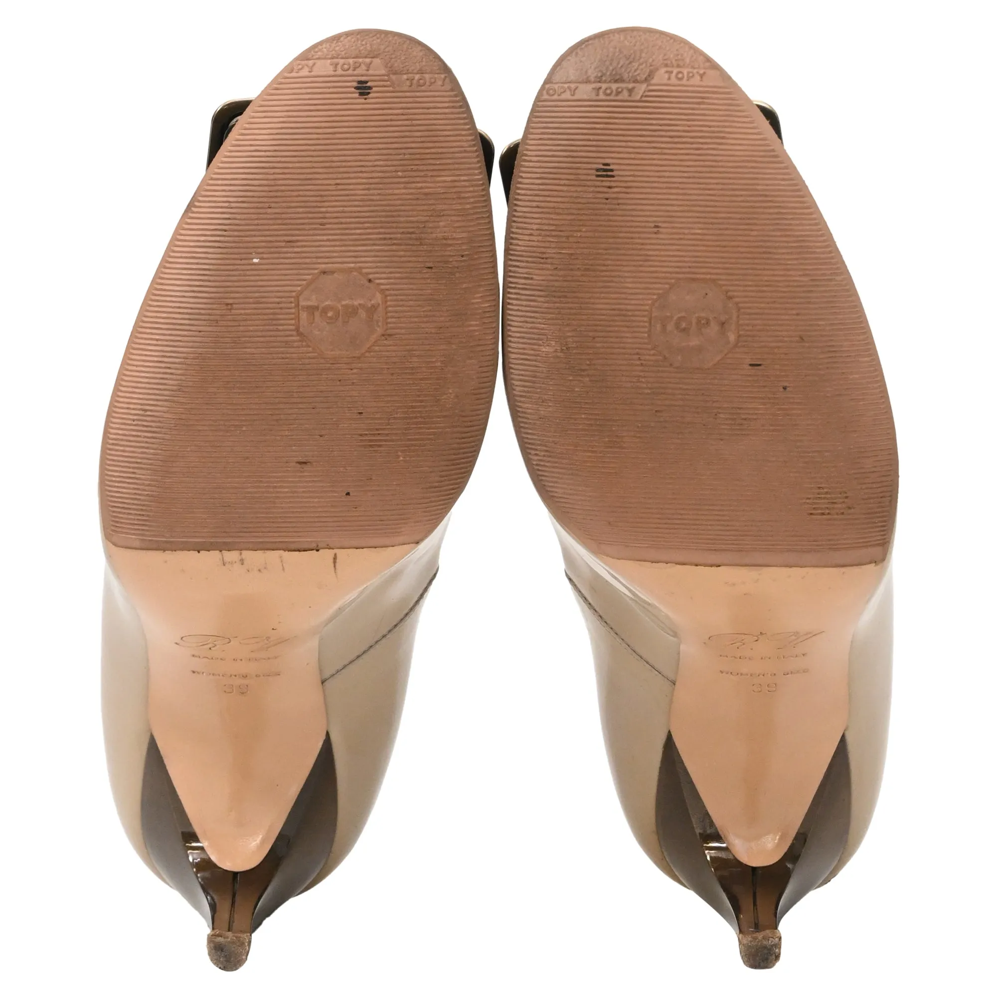 Roger Vivier Trompette Pumps In Beige Patent Leather