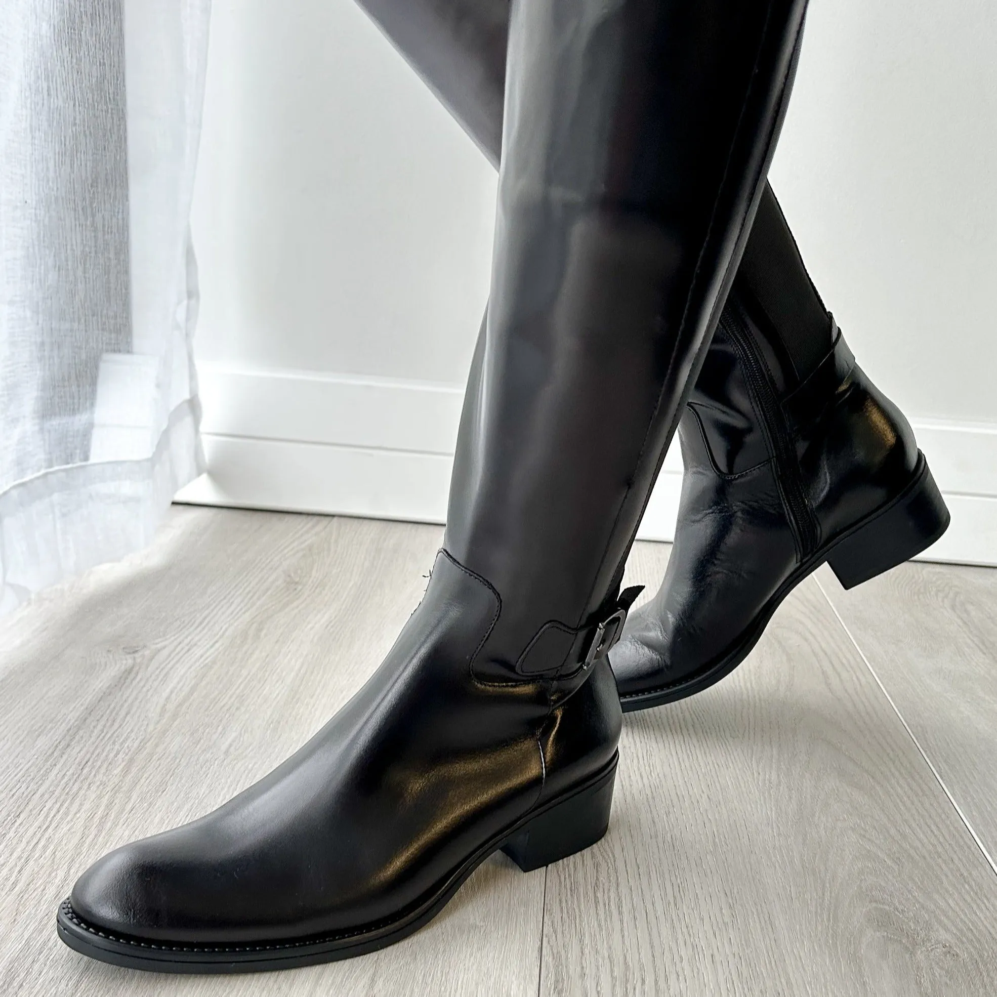 TACOMA Black