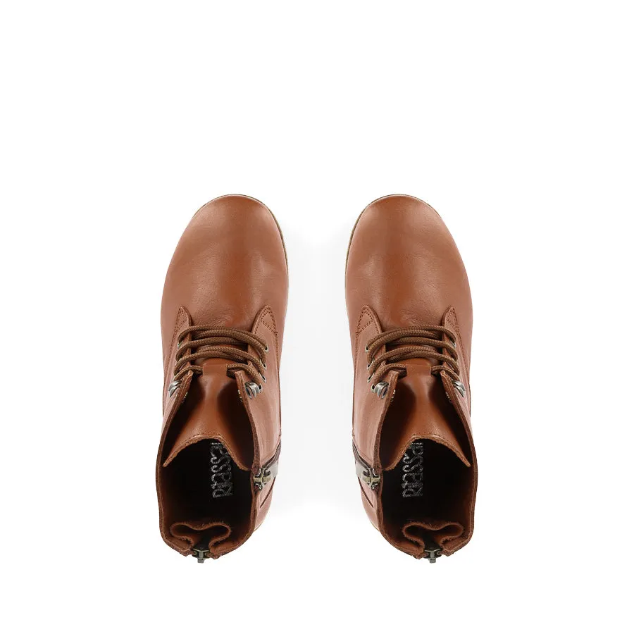 TRISS - CHESTNUT LEATHER