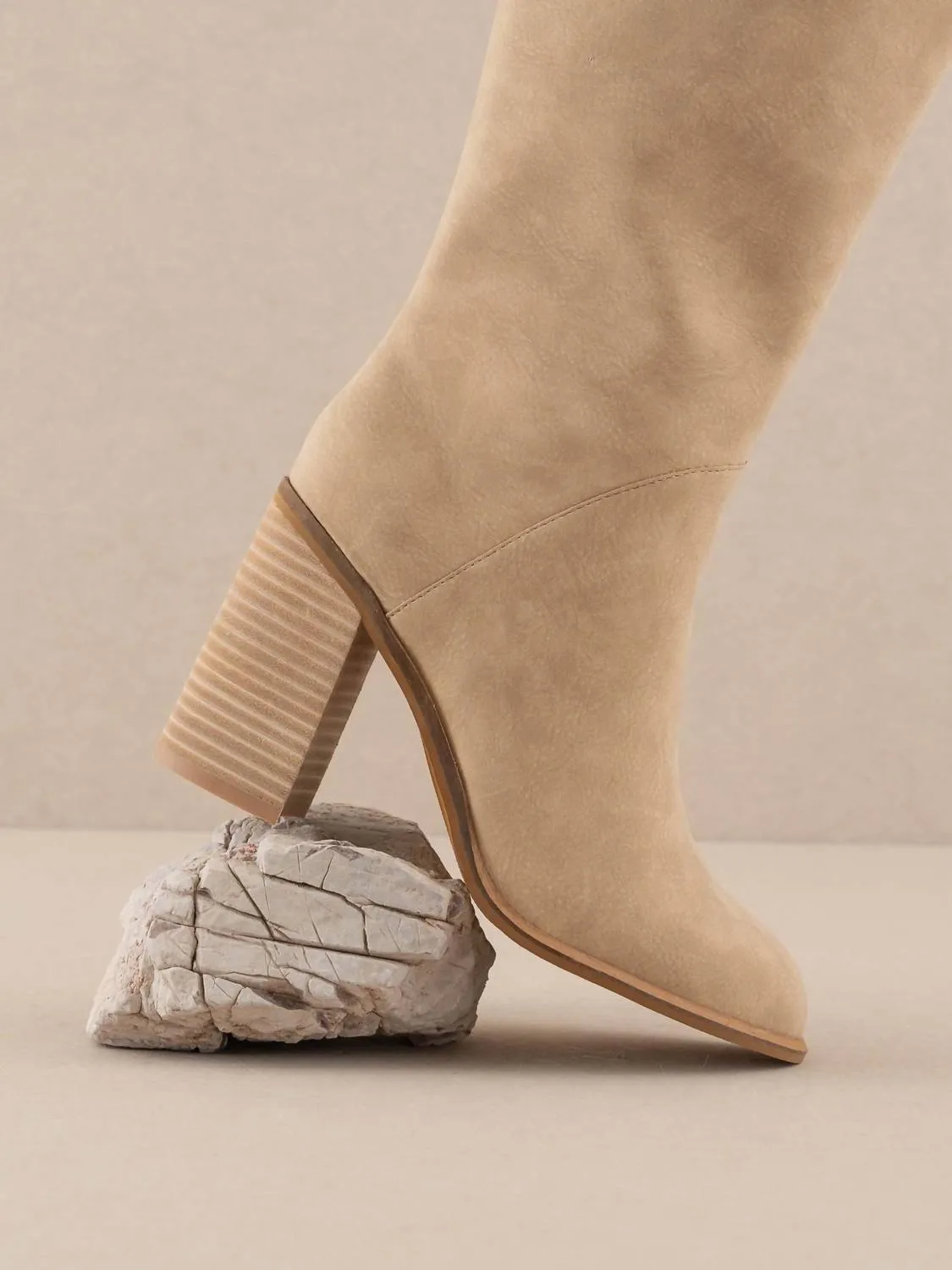 Women's Out And About Boots In Khaki