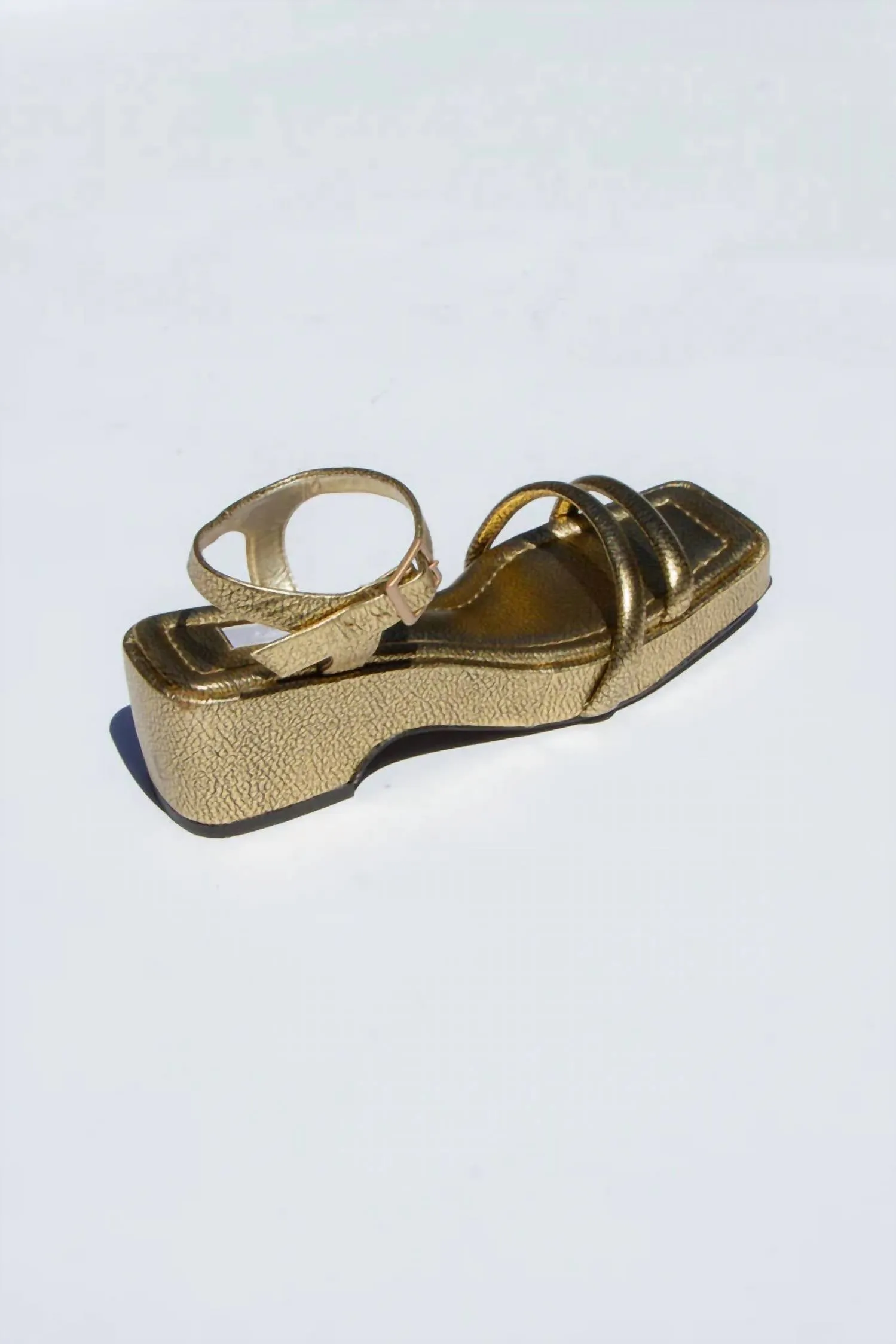 Women's Puffy Platform Sandals - Narrow In Gold