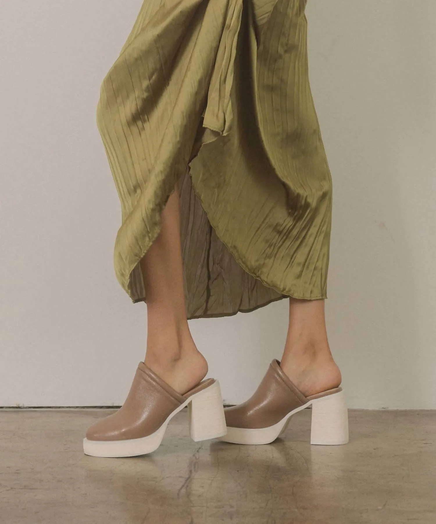 Women's The Ava Clog In Tan